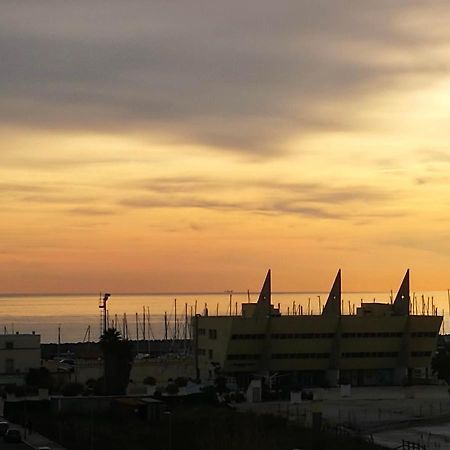 Grande, Vista Mare A 2 Passi Dalla Spiaggia ลิโด ดิ ออสเตีย ภายนอก รูปภาพ