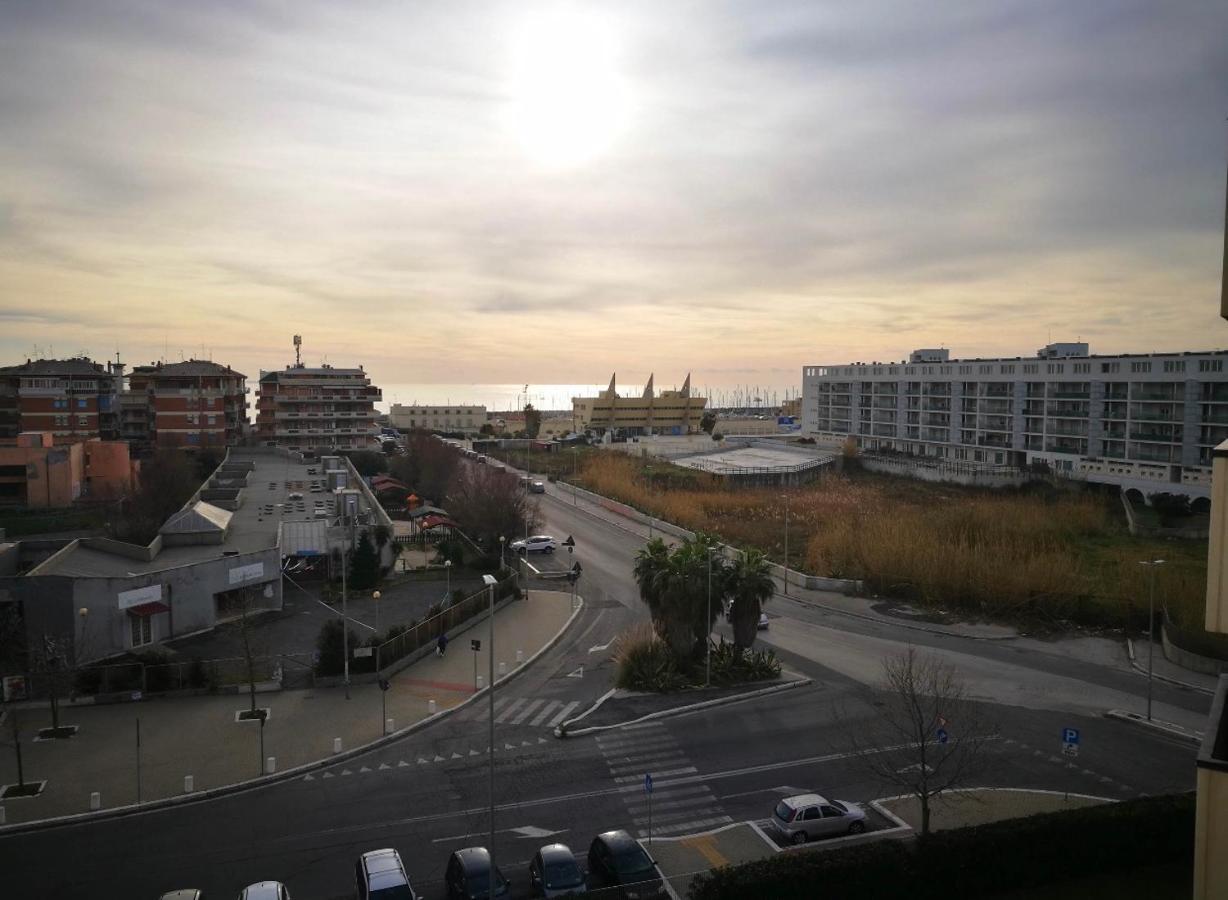 Grande, Vista Mare A 2 Passi Dalla Spiaggia ลิโด ดิ ออสเตีย ภายนอก รูปภาพ