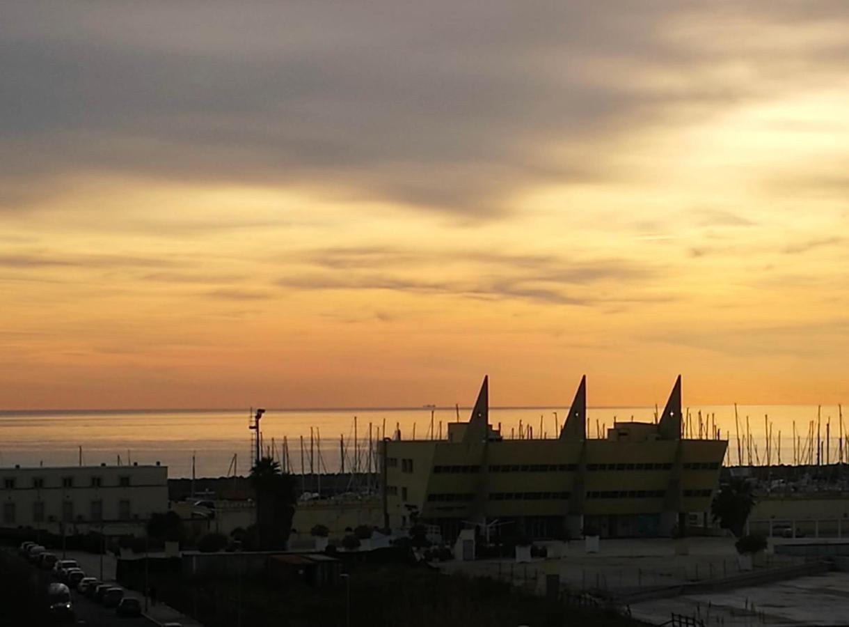 Grande, Vista Mare A 2 Passi Dalla Spiaggia ลิโด ดิ ออสเตีย ภายนอก รูปภาพ